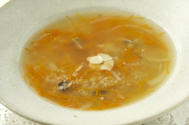 キヌアと野菜のスープ